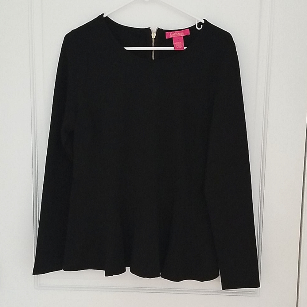 Fitted black top.with zipper